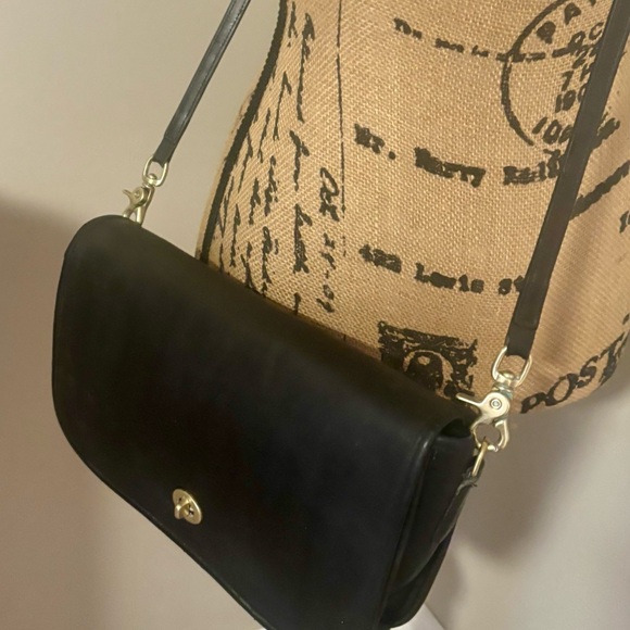 Restored Vintage Coach Vintage Convertible Clutch Black
Leather Crossbody Bag - Picture 3 of 10